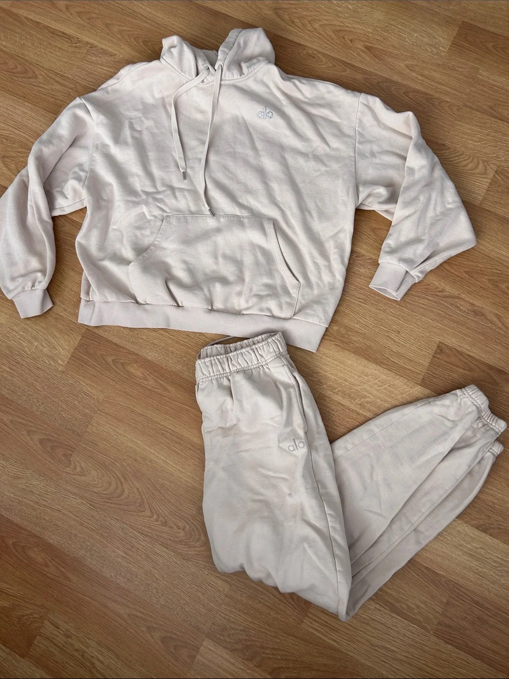 ALO Accolade Set Hoodie & Sweatpants Pants Small Hoodie Medium Bone Ivory Set